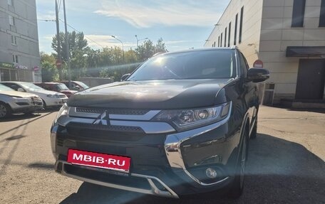 Mitsubishi Outlander III рестайлинг 3, 2018 год, 2 750 000 рублей, 2 фотография