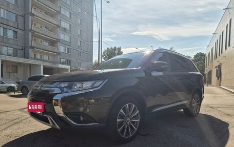 Mitsubishi Outlander III рестайлинг 3, 2018 год, 2 750 000 рублей, 7 фотография