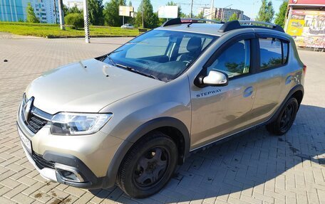 Renault Sandero II рестайлинг, 2022 год, 1 650 000 рублей, 2 фотография