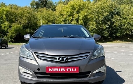 Hyundai Solaris II рестайлинг, 2015 год, 699 000 рублей, 1 фотография