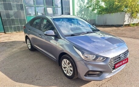 Hyundai Solaris II рестайлинг, 2018 год, 1 380 000 рублей, 1 фотография