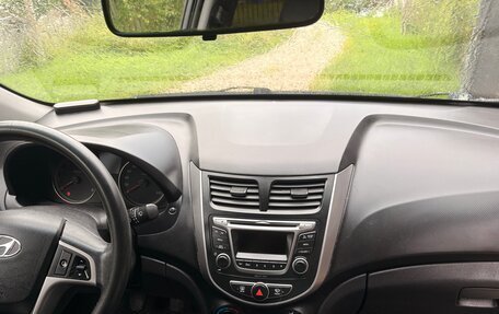 Hyundai Solaris II рестайлинг, 2014 год, 815 000 рублей, 11 фотография