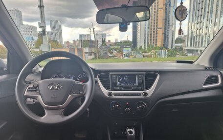Hyundai Solaris II рестайлинг, 2018 год, 1 380 000 рублей, 8 фотография