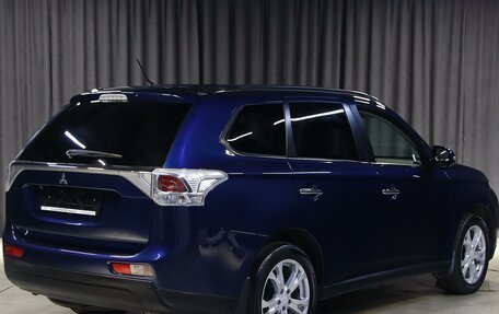 Mitsubishi Outlander III рестайлинг 3, 2013 год, 1 149 000 рублей, 2 фотография