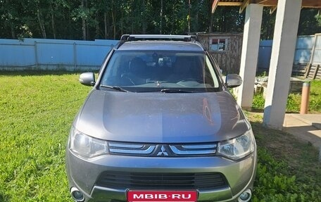 Mitsubishi Outlander III рестайлинг 3, 2012 год, 750 000 рублей, 1 фотография