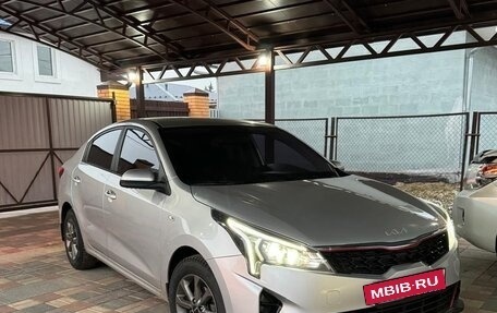KIA Rio IV, 2021 год, 1 715 000 рублей, 2 фотография