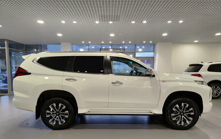 Mitsubishi Montero Sport, 2022 год, 4 400 000 рублей, 8 фотография