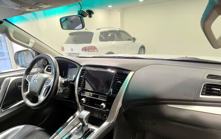 Mitsubishi Montero Sport, 2022 год, 4 400 000 рублей, 15 фотография