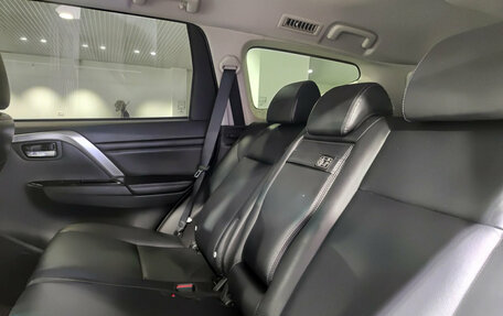 Mitsubishi Montero Sport, 2022 год, 4 400 000 рублей, 16 фотография
