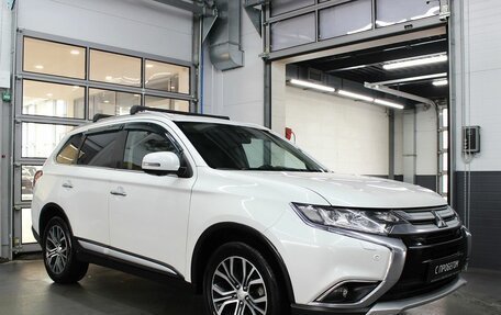 Mitsubishi Outlander III рестайлинг 3, 2017 год, 2 100 000 рублей, 3 фотография