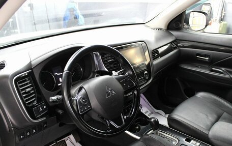Mitsubishi Outlander III рестайлинг 3, 2017 год, 2 100 000 рублей, 7 фотография