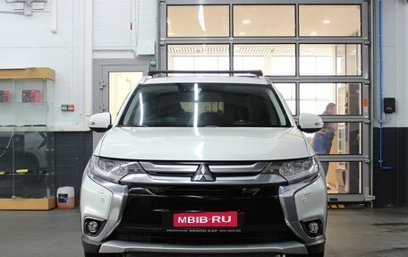 Mitsubishi Outlander III рестайлинг 3, 2017 год, 2 100 000 рублей, 2 фотография