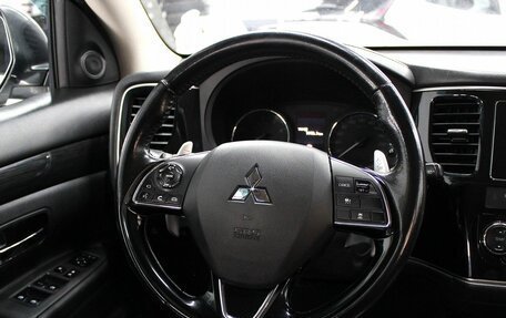 Mitsubishi Outlander III рестайлинг 3, 2017 год, 2 100 000 рублей, 12 фотография
