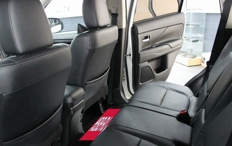 Mitsubishi Outlander III рестайлинг 3, 2017 год, 2 100 000 рублей, 9 фотография