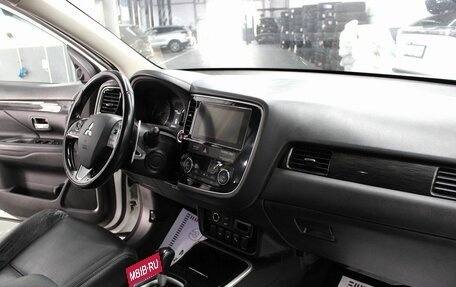 Mitsubishi Outlander III рестайлинг 3, 2017 год, 2 100 000 рублей, 8 фотография