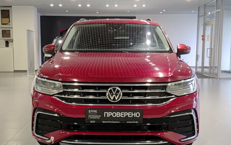 Volkswagen Tiguan II, 2021 год, 2 590 000 рублей, 2 фотография