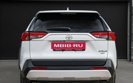Toyota RAV4, 2024 год, 3 790 000 рублей, 5 фотография
