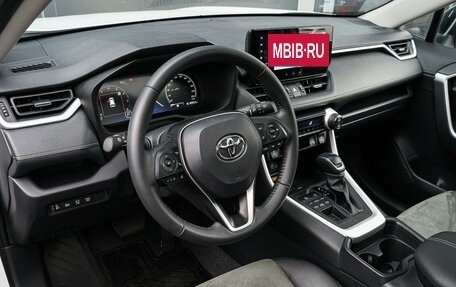 Toyota RAV4, 2024 год, 3 790 000 рублей, 12 фотография