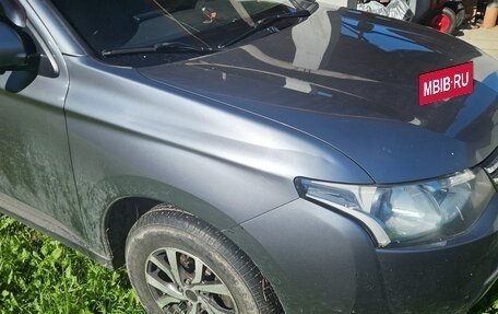 Mitsubishi Outlander III рестайлинг 3, 2012 год, 750 000 рублей, 10 фотография