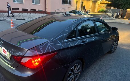 Hyundai Sonata VI, 2011 год, 690 000 рублей, 4 фотография