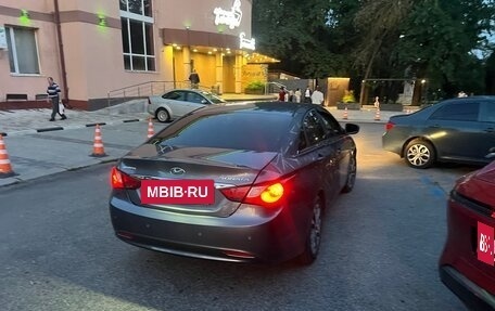 Hyundai Sonata VI, 2011 год, 690 000 рублей, 3 фотография