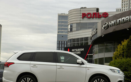 Mitsubishi Outlander III рестайлинг 3, 2022 год, 2 288 000 рублей, 3 фотография