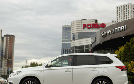 Mitsubishi Outlander III рестайлинг 3, 2022 год, 2 288 000 рублей, 5 фотография