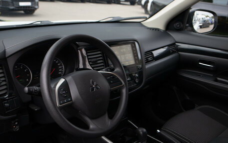 Mitsubishi Outlander III рестайлинг 3, 2022 год, 2 288 000 рублей, 9 фотография