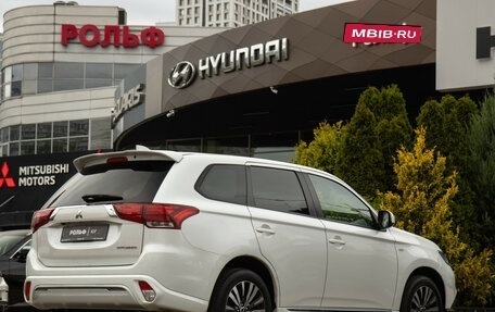 Mitsubishi Outlander III рестайлинг 3, 2022 год, 2 288 000 рублей, 4 фотография
