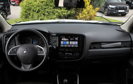 Mitsubishi Outlander III рестайлинг 3, 2022 год, 2 288 000 рублей, 10 фотография