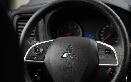 Mitsubishi Outlander III рестайлинг 3, 2022 год, 2 288 000 рублей, 11 фотография