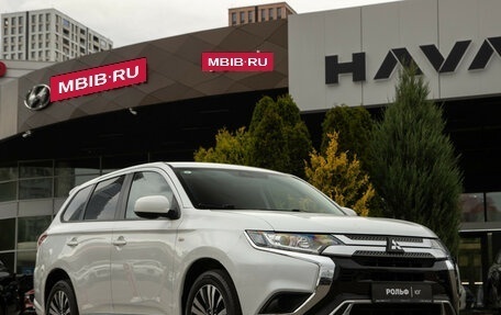 Mitsubishi Outlander III рестайлинг 3, 2022 год, 2 288 000 рублей, 2 фотография