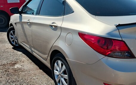 Hyundai Solaris II рестайлинг, 2011 год, 580 000 рублей, 3 фотография