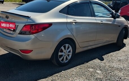 Hyundai Solaris II рестайлинг, 2011 год, 580 000 рублей, 4 фотография