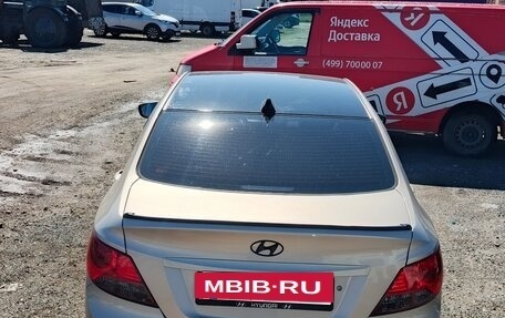 Hyundai Solaris II рестайлинг, 2011 год, 580 000 рублей, 5 фотография