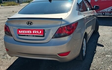 Hyundai Solaris II рестайлинг, 2011 год, 580 000 рублей, 8 фотография