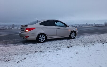 Hyundai Solaris II рестайлинг, 2011 год, 580 000 рублей, 30 фотография
