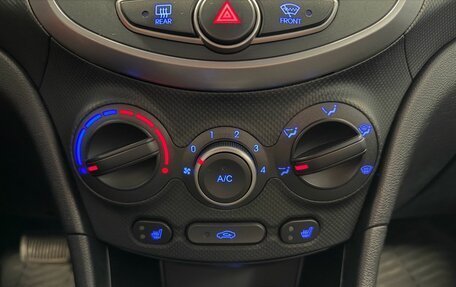 Hyundai Solaris II рестайлинг, 2015 год, 999 000 рублей, 17 фотография