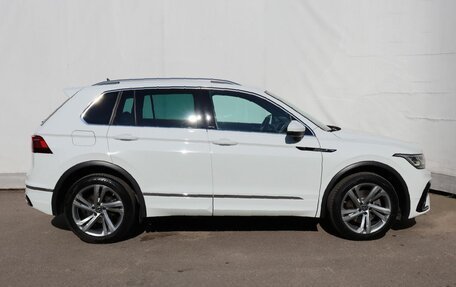 Volkswagen Tiguan II, 2021 год, 3 699 000 рублей, 7 фотография