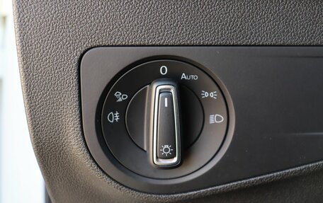 Volkswagen Tiguan II, 2021 год, 3 699 000 рублей, 13 фотография