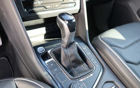 Volkswagen Tiguan II, 2021 год, 3 699 000 рублей, 19 фотография