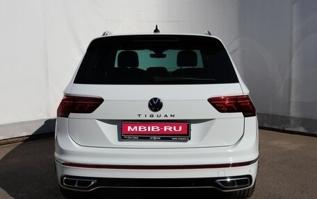 Volkswagen Tiguan II, 2021 год, 3 699 000 рублей, 5 фотография