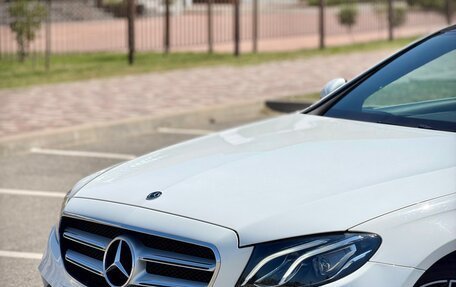 Mercedes-Benz E-Класс, 2019 год, 3 290 000 рублей, 4 фотография