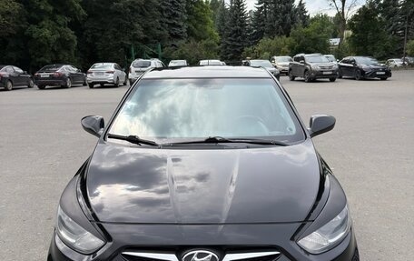Hyundai Solaris II рестайлинг, 2012 год, 750 000 рублей, 1 фотография