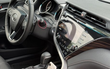 Toyota Camry, 2018 год, 2 150 000 рублей, 7 фотография