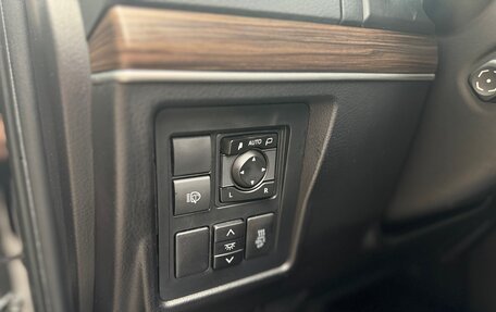 Toyota Land Cruiser Prado 150 рестайлинг 2, 2020 год, 6 000 000 рублей, 29 фотография