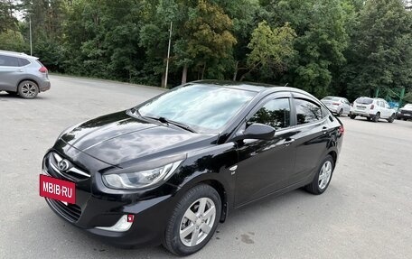 Hyundai Solaris II рестайлинг, 2012 год, 750 000 рублей, 3 фотография