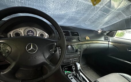 Mercedes-Benz E-Класс, 2003 год, 560 000 рублей, 5 фотография