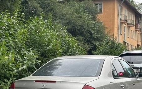 Mercedes-Benz E-Класс, 2003 год, 560 000 рублей, 3 фотография
