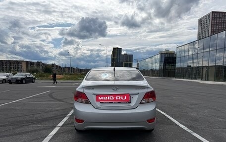 Hyundai Solaris II рестайлинг, 2011 год, 940 000 рублей, 3 фотография